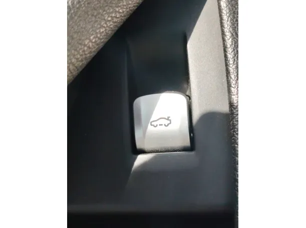 Car image 29