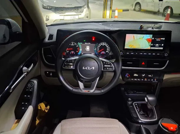 Car image 18