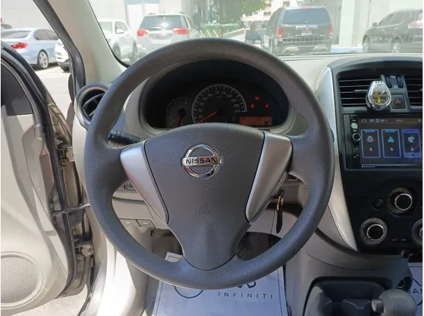 Car image 14