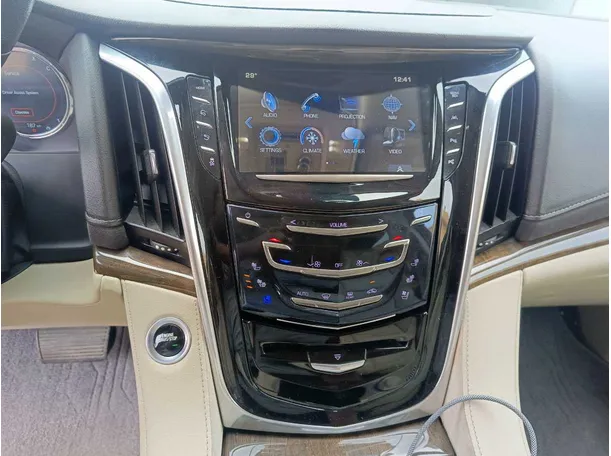 Car image 24