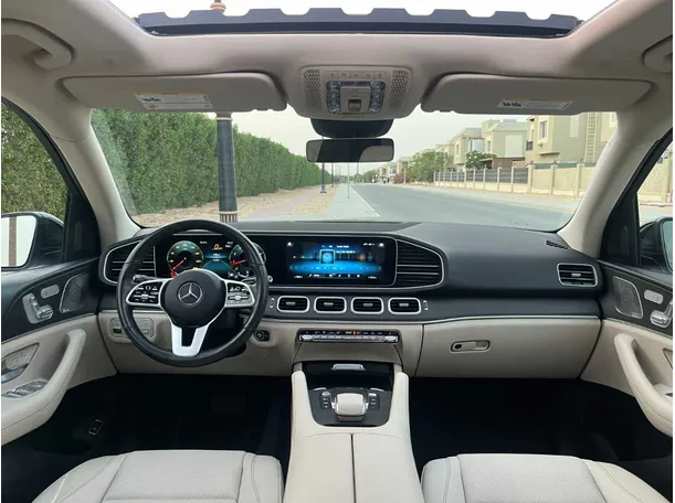 Car image 26