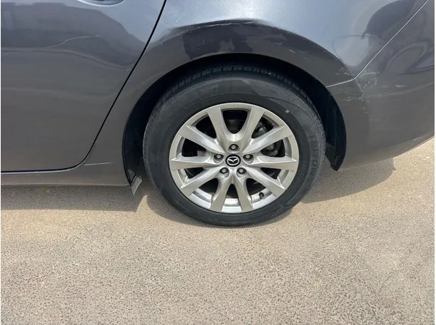 Car image 9