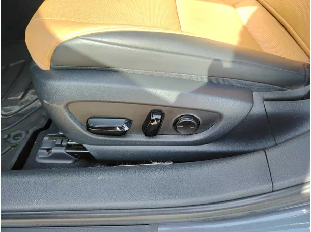 Car image 40