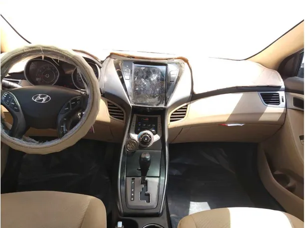 Car image 19