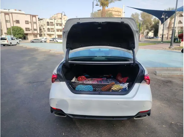 Car image 28
