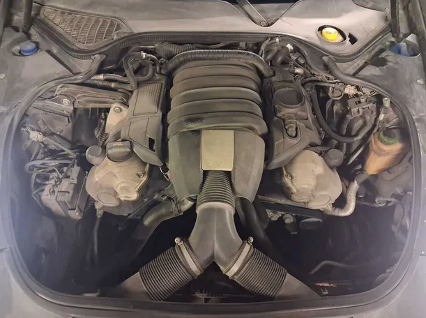 Car image 18