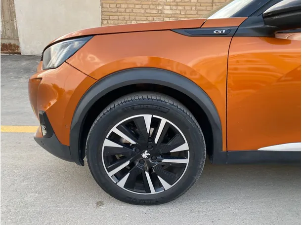 Car image 9