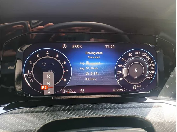 Car image 18