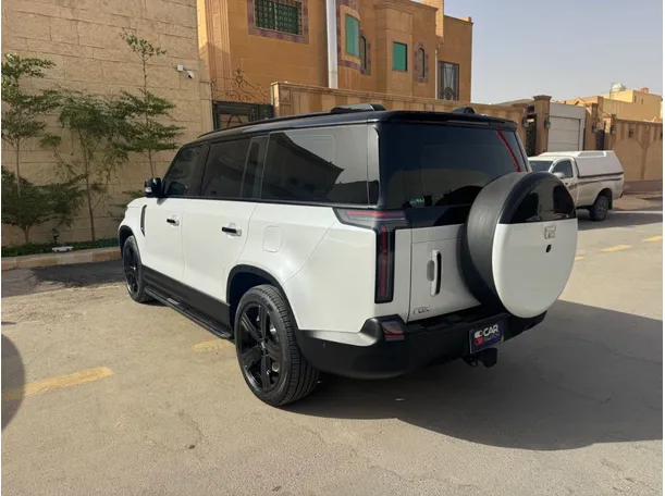 Car image 7