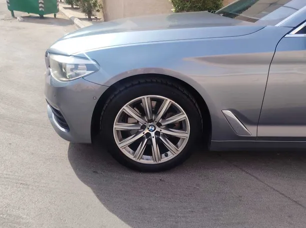 Car image 9