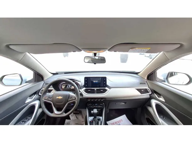 Car image 18