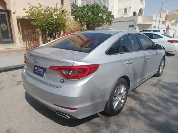 Car image 5