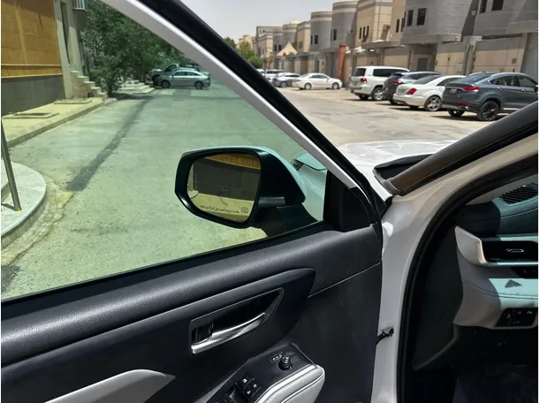 Car image 28