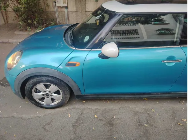 Car image 8