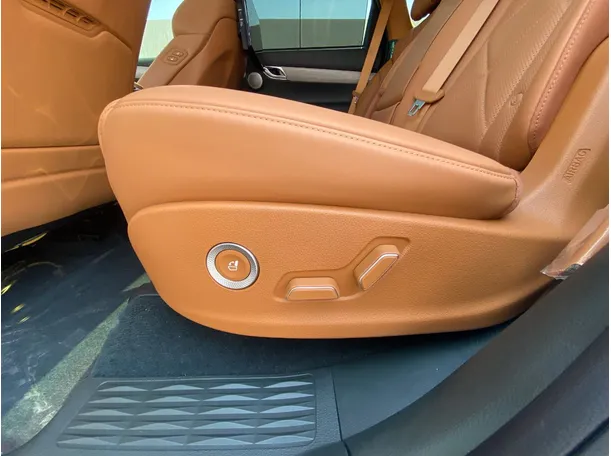 Car image 34