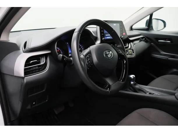 Car image 4
