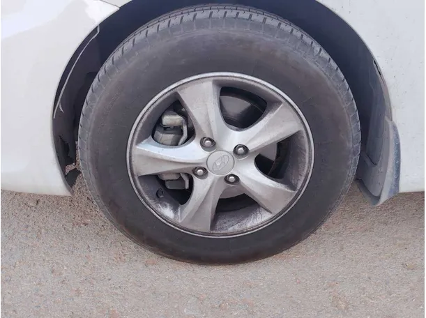 Car image 10