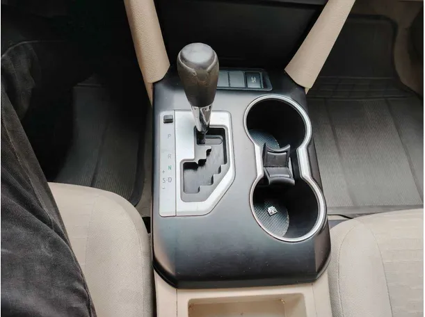 Car image 25