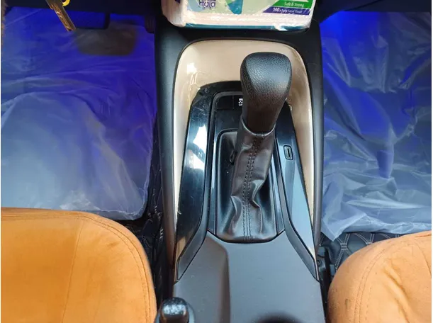 Car image 13