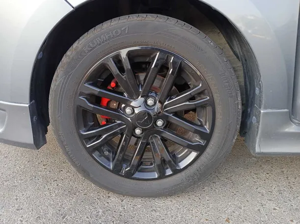 Car image 9