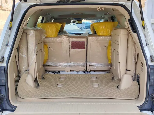 Car image 28
