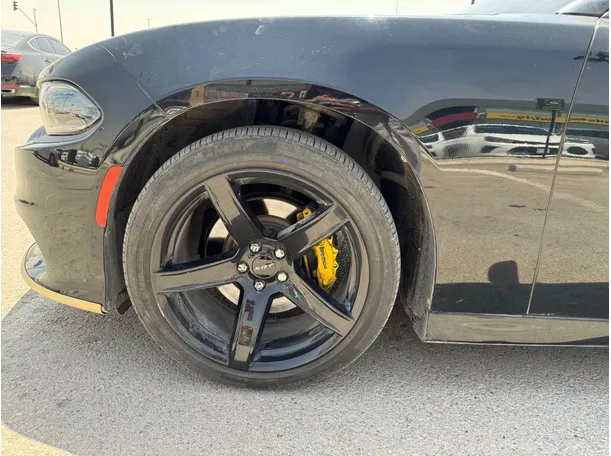 Car image 9