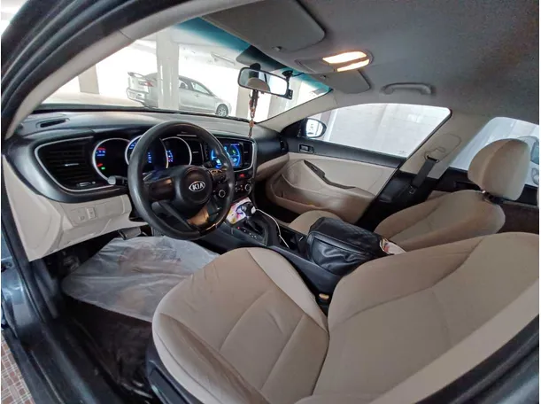 Car image 11