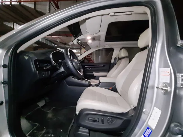 Car image 12