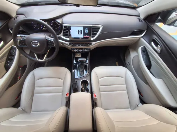 Car image 14