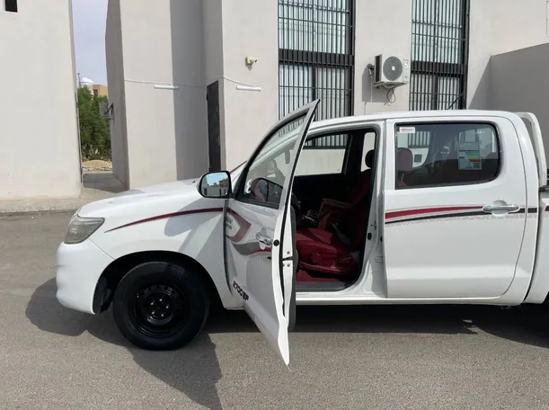 Car image 12