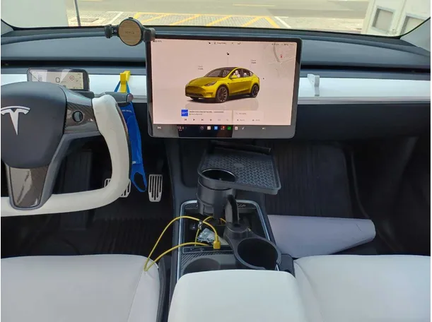 Car image 15