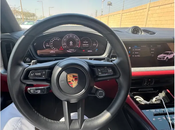 Car image 16
