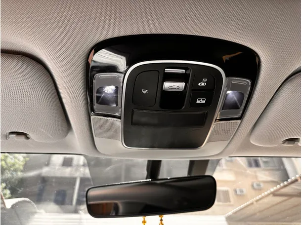 Car image 25