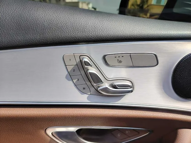 Car image 37