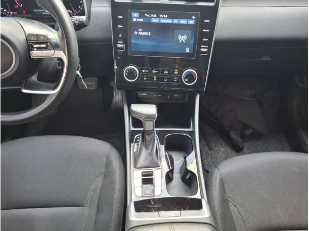 Car image 14