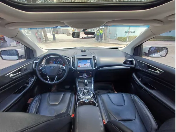 Car image 14