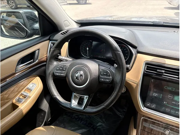 Car image 26