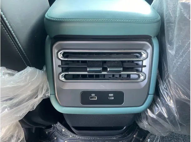 Car image 27