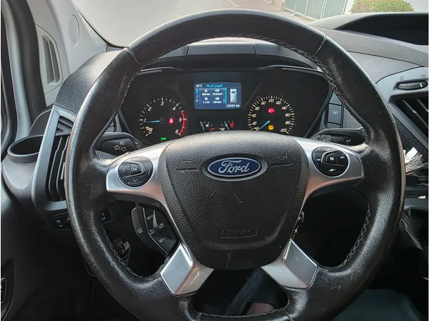 Car image 12