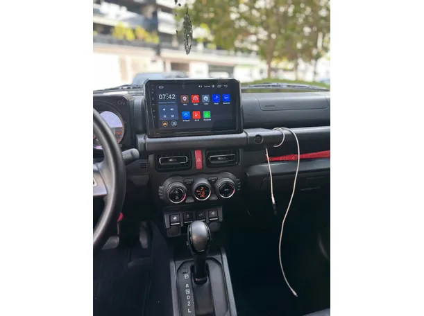 Car image 13