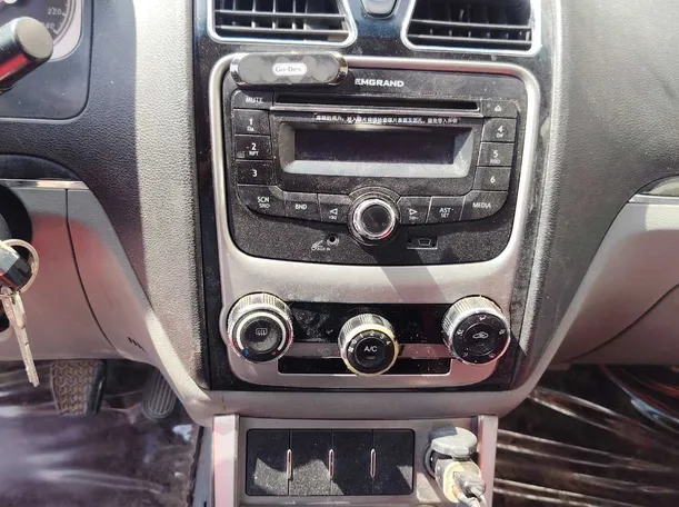Car image 17