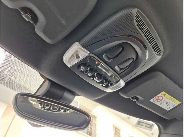 Car image 32