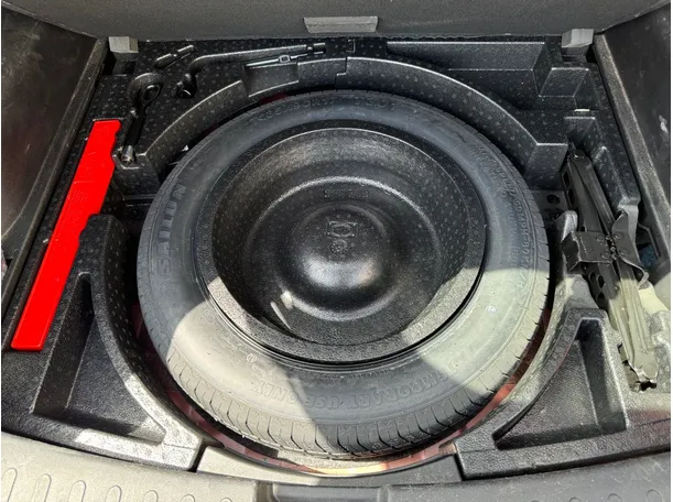 Car image 26