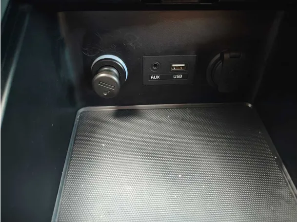 Car image 24