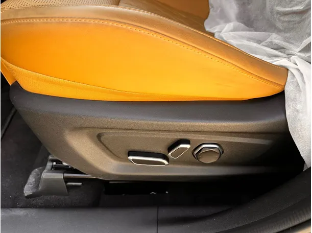 Car image 25