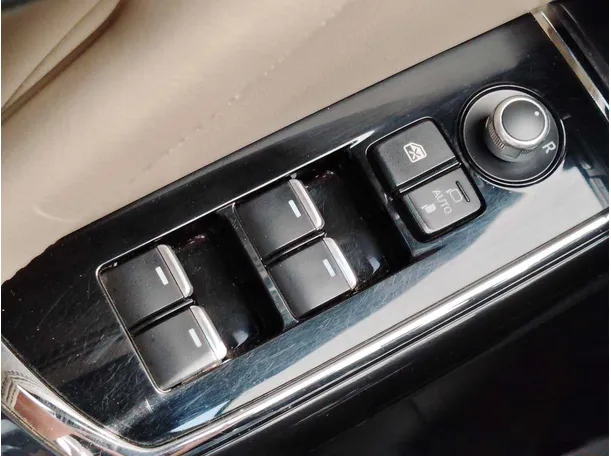 Car image 33