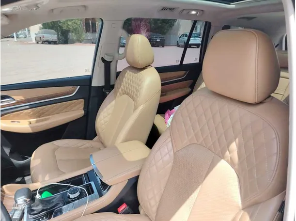 Car image 13