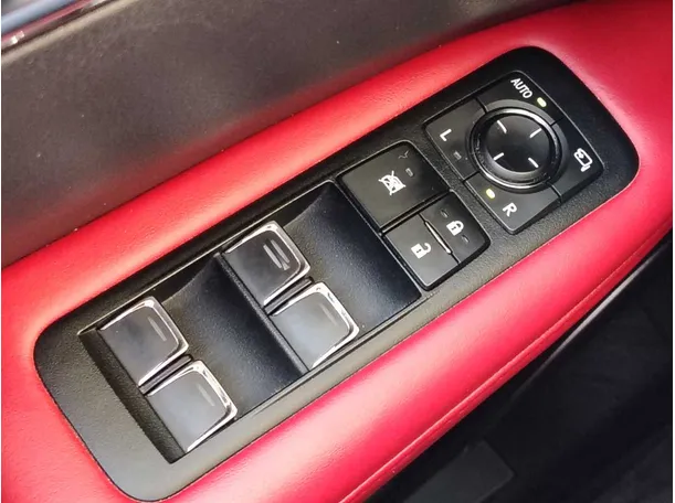 Car image 28