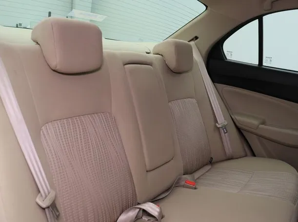 Car image 9