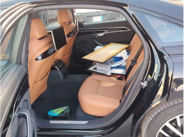 Car image 17